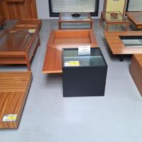 Tavolini e fioriere in ciliegio