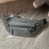 Marsupio grigio con 3 tasche