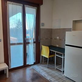 Stanza a Cologno monzese con angolo cottura