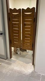 Porta oscillante stile saloon