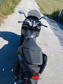 Aprilia sr