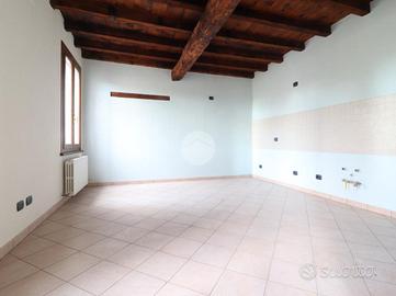 2 LOCALI A CASTEL D'ARIO