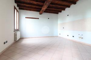 2 LOCALI A CASTEL D'ARIO