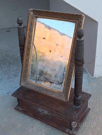 Toilette da tavolo con specchio orientabile