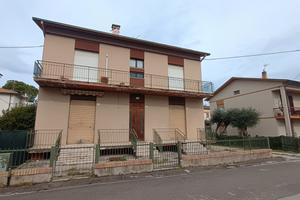 Centinarola casa indipendente 400 mq. con garage