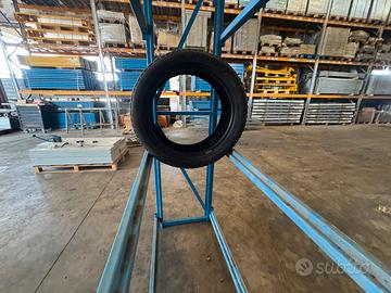 Scaffalatura porta gomme