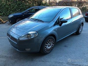 Ricambi vari Fiat Gr Punto 06 5P grigio medio 595A