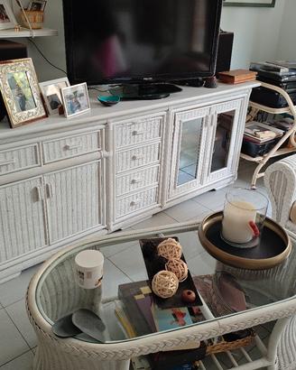 elementi di arredo in vimini naturale e/o bianco