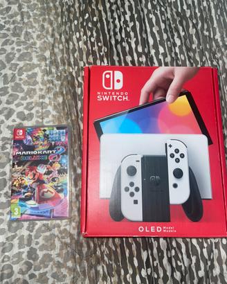 Nintendo Switch OLED + Mario Kart 8 Deluxe
