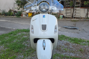 Vespa 300 GTS PIAGGIO BIANCA
