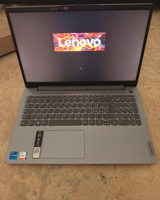 Lenovo IdeaPad 3 15,6" – Intel i7-1165G7 – 8GB RAM