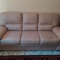 Divano tre posti beige