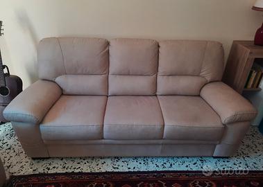 Divano tre posti beige