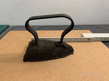 Ferro da stiro secolo XIX in ghisa