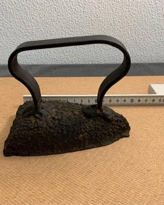 Ferro da stiro secolo XIX in ghisa