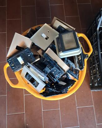 Prese e interruttori elettrici 