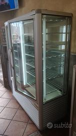 vetrina espositiva per pasticceria negativa o posi