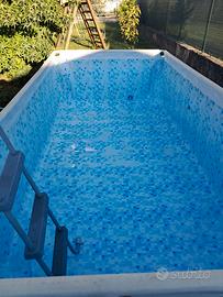 piscina con scaletta