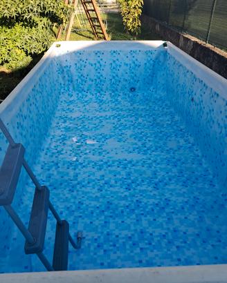 piscina con scaletta