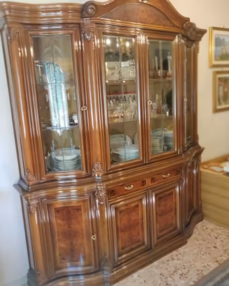 Vetrina per sala  in legno massello nuovissima.  Q