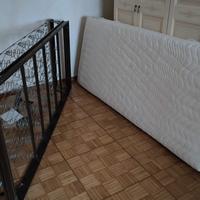 Due reti singole e due materassi singoli