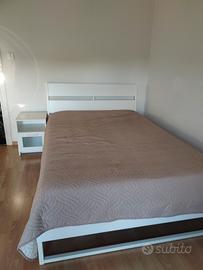 Struttura letto francese + materasso + comodino