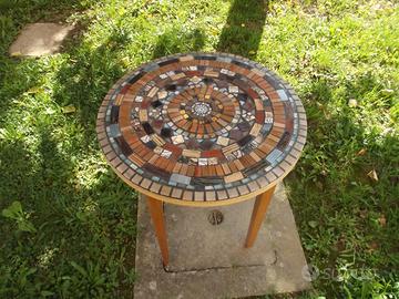 Tavolino mosaico piastrelle