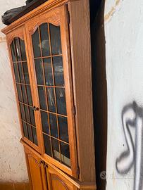 Angoliera con vetrina