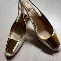Chanel vernice avorio con placca oro