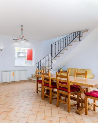 PORZIONE DI BIFAMILIARE A ANGUILLARA SABAZIA