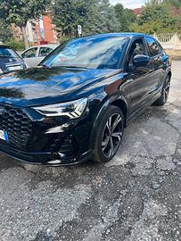 Q3 SportBack Identity Black s-line