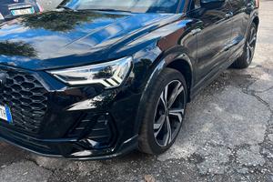 Q3 SportBack Identity Black s-line