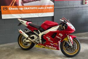 Yamaha yzf r1 del 1999 a carburatori