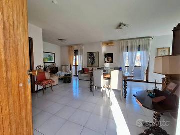 Grazioso appartamento in residence con garage e po