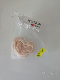 Candela a forma di peonia a cuore 