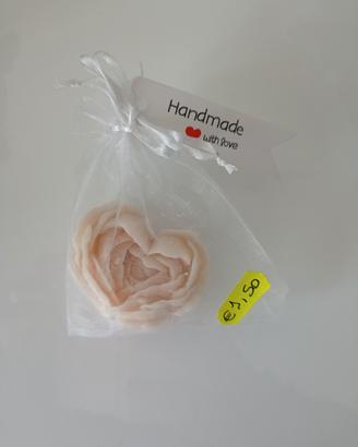 Candela a forma di peonia a cuore 