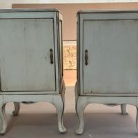 Coppia di comodini vintage shabby chic