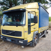 Camion Volvo FL180 con cassone fisso