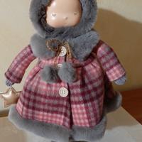 Bambola con cappottino