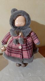 Bambola con cappottino