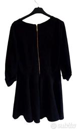 Abito corto Zuiki con gonna svasata