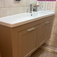 Mobile bagno con rubinetteria