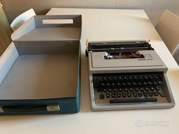 Macchina da scrivere olivetti Dora