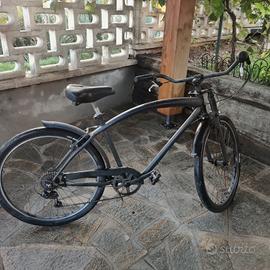 bicicletta nera cruiser 
