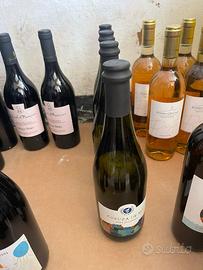 Bottiglie di vino bianco/ rosso sigillate