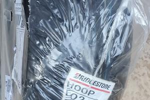 Pneumatico Bridgestone anteriore per scooter.