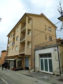 Trilocale via Leopardi, centro, Ostra Vetere