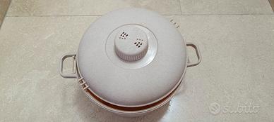 Pentola per cottura a microonde con accessori