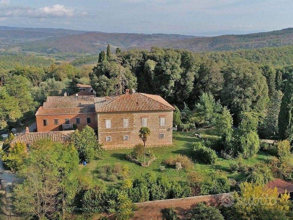 Rustico / Casale di 1500 m² con più di 5 locali e - Vista 4