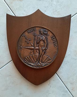 Nave Espero Crest